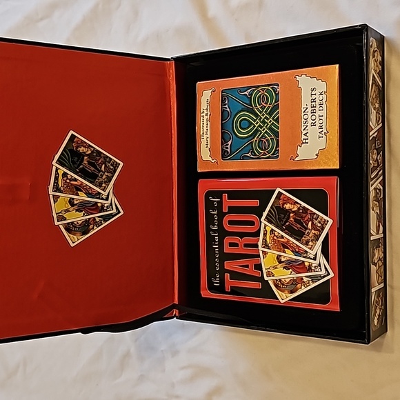 Tarot book and card set - Picture 2 of 5